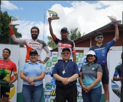 Momento de la edición anterior de la Vuelta Ciclística Voz del Upano 1