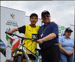 Momento de la edición anterior de la Vuelta Ciclística Voz del Upano 2